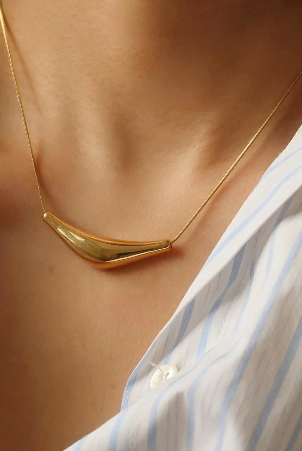 Rose & Lee Co Cendre Curve Necklace, 18k Gold Necklaces