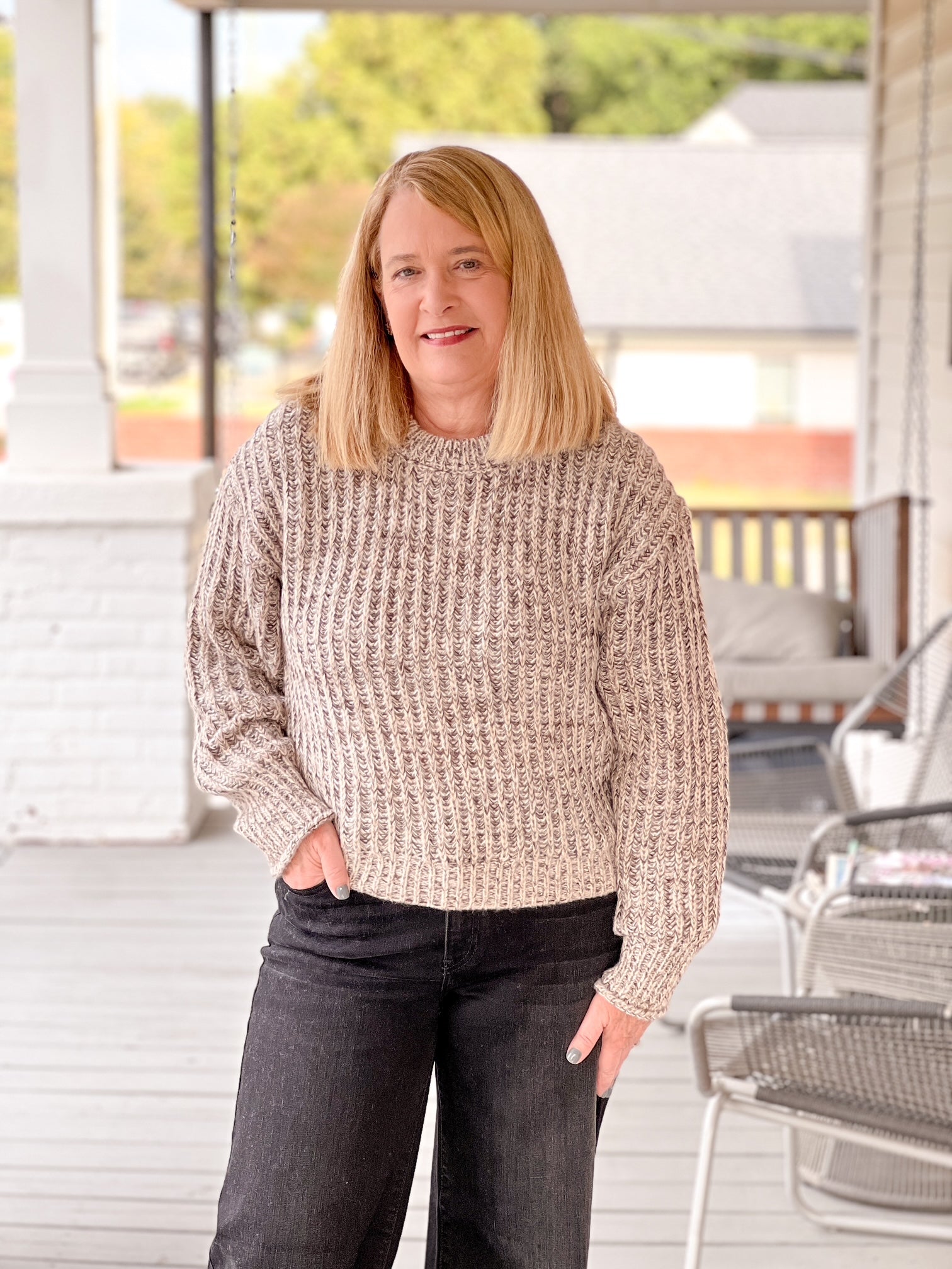 midweight sweater with crew neckline