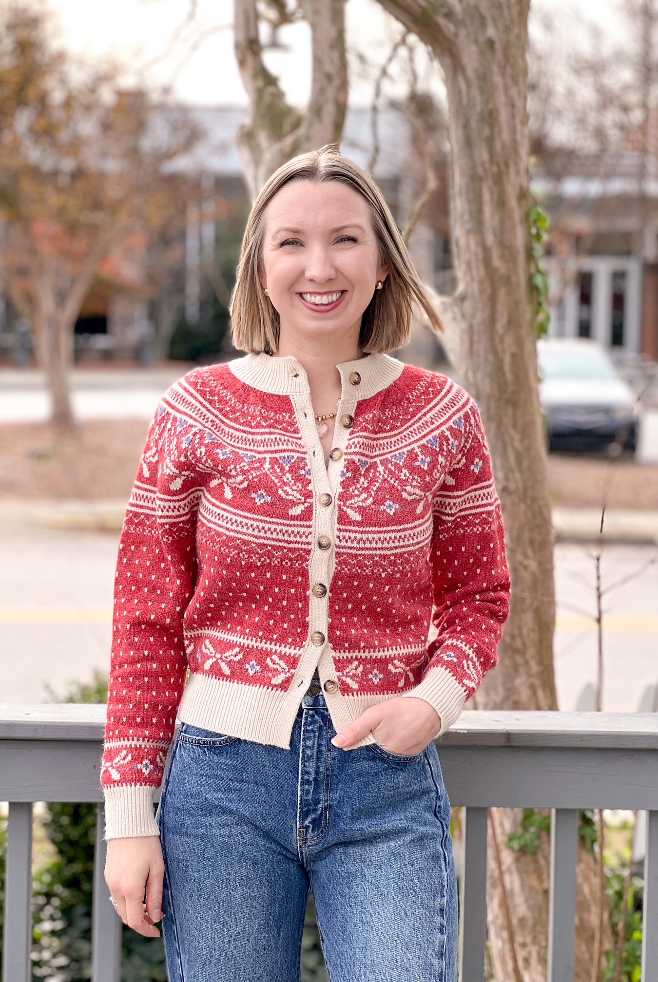 Morrie Cardigan, Scarlet