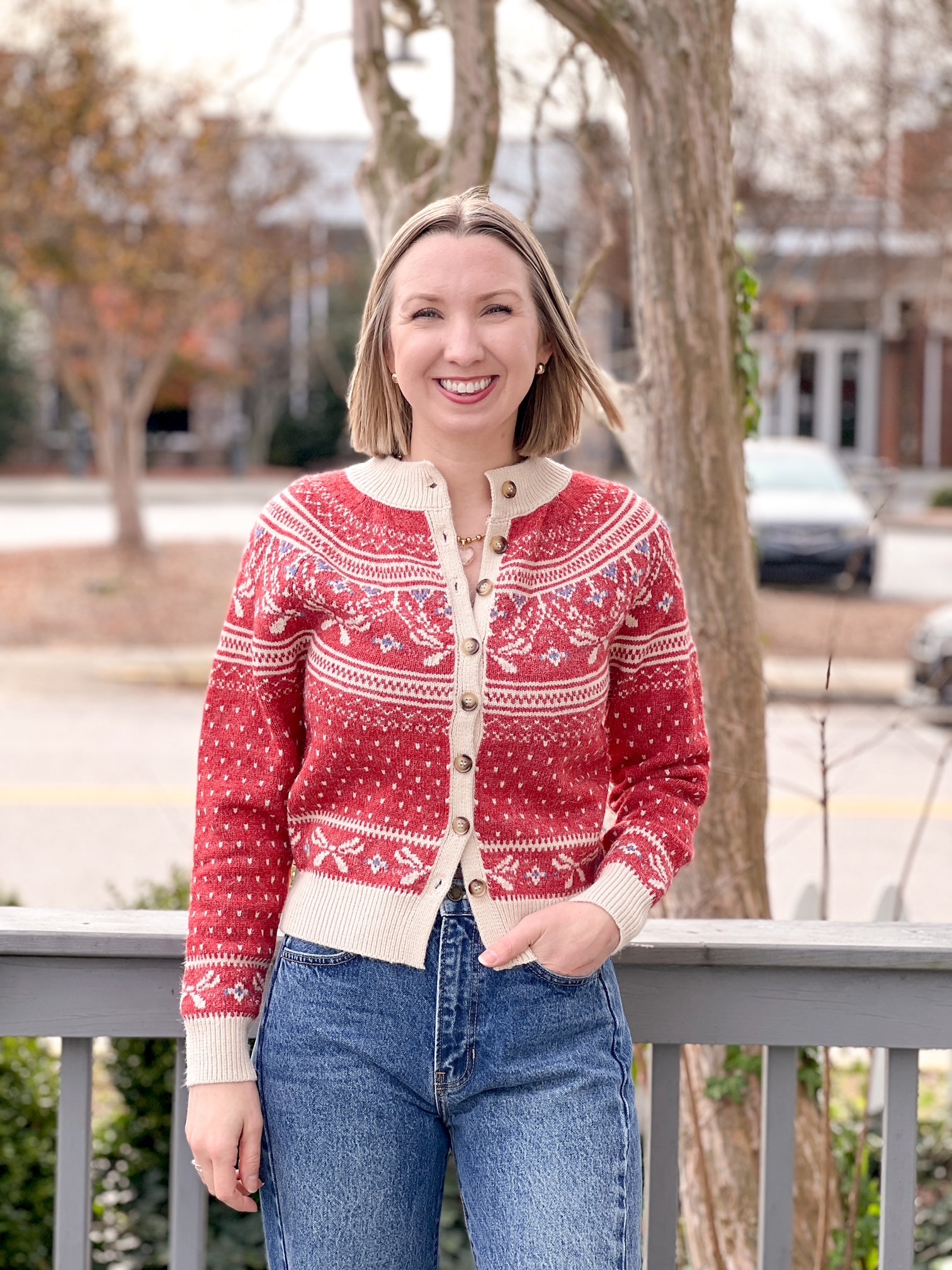 Morrie Cardigan, Scarlet
