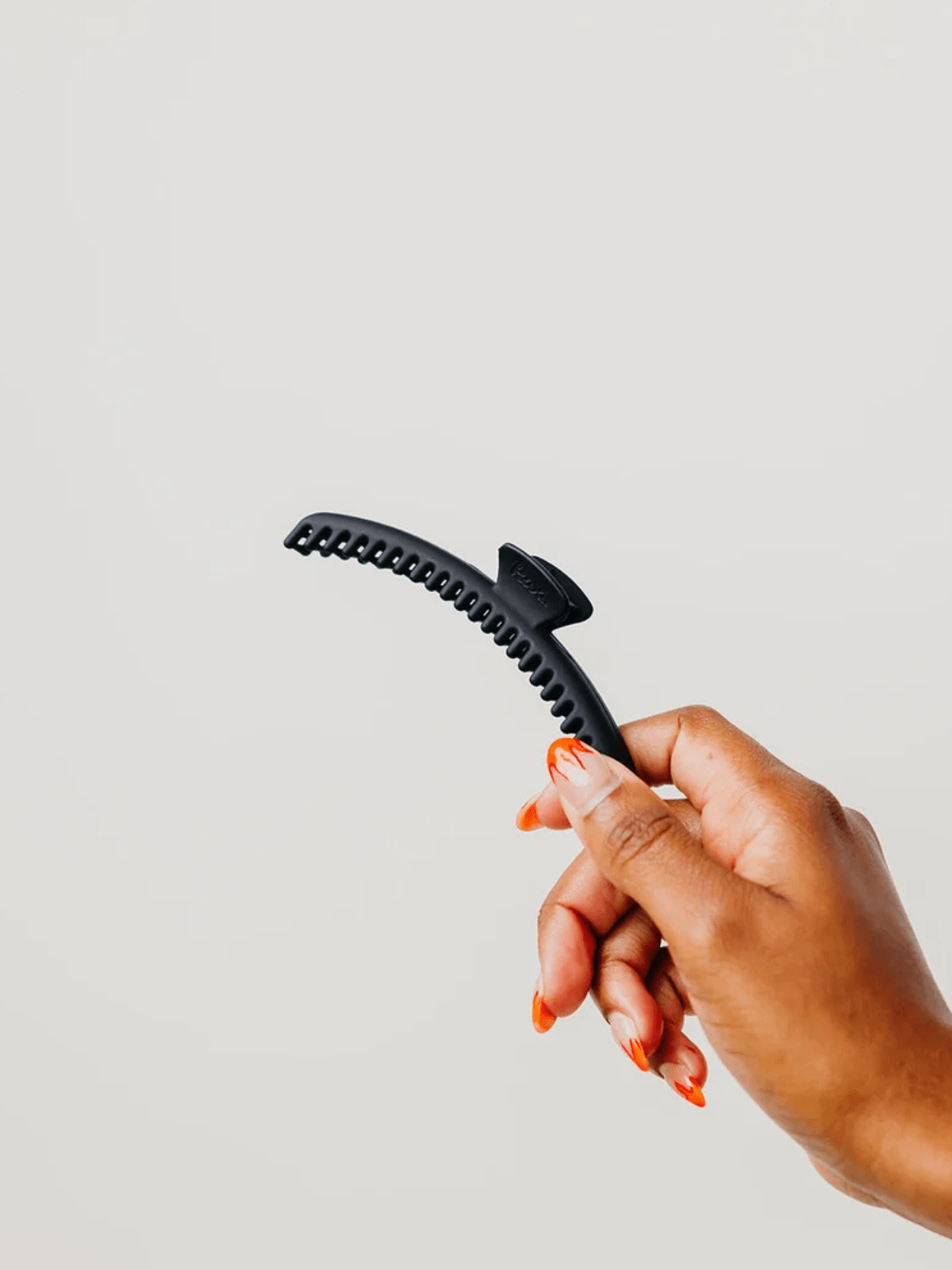 Rose & Lee Co Matte Hold Everything Claw Clip, Black Hair