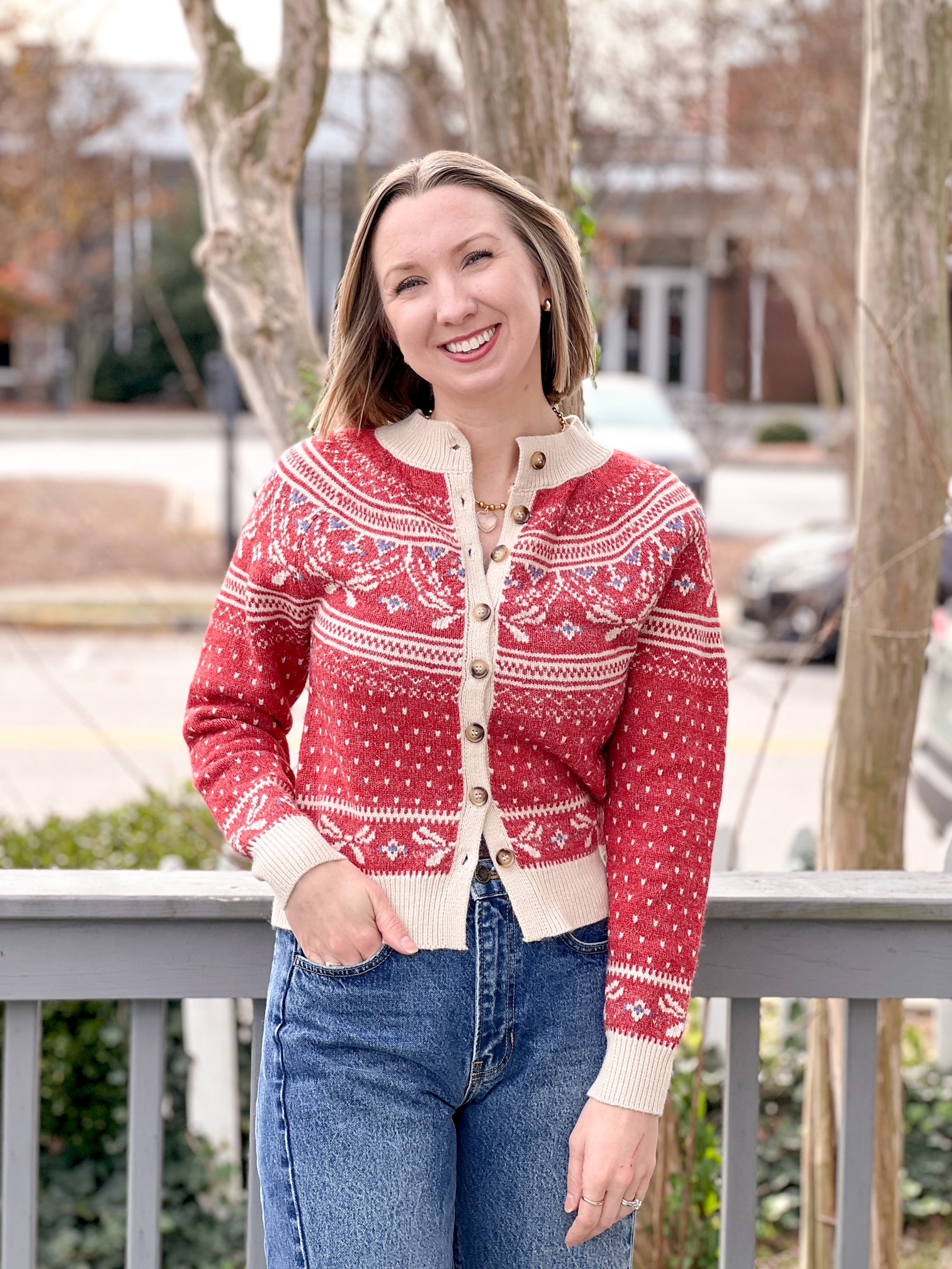 Morrie Cardigan, Scarlet