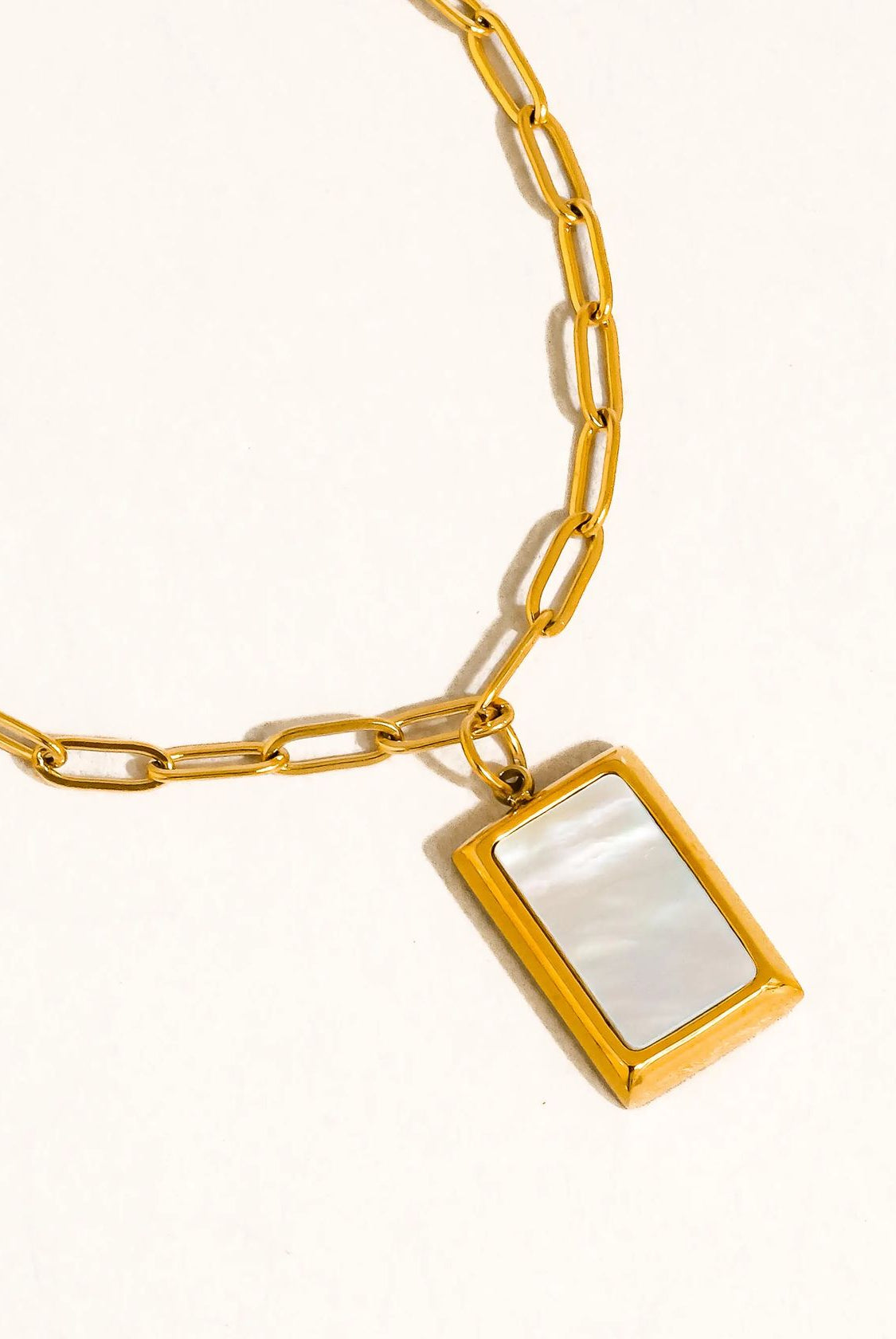 Rose & Lee Co Versa Seashell Necklace, 18k Gold Necklaces