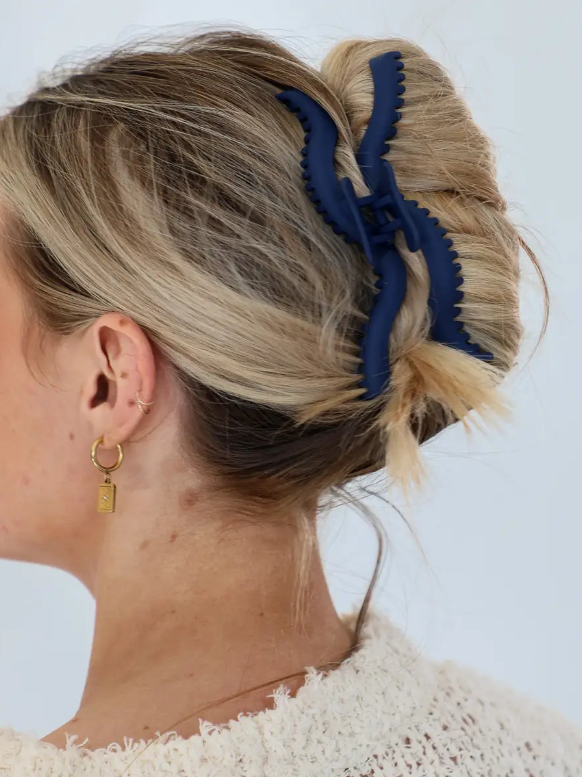 Rose & Lee Co Large Wavy Hold Everything Claw Clip, Navy Blue Hair