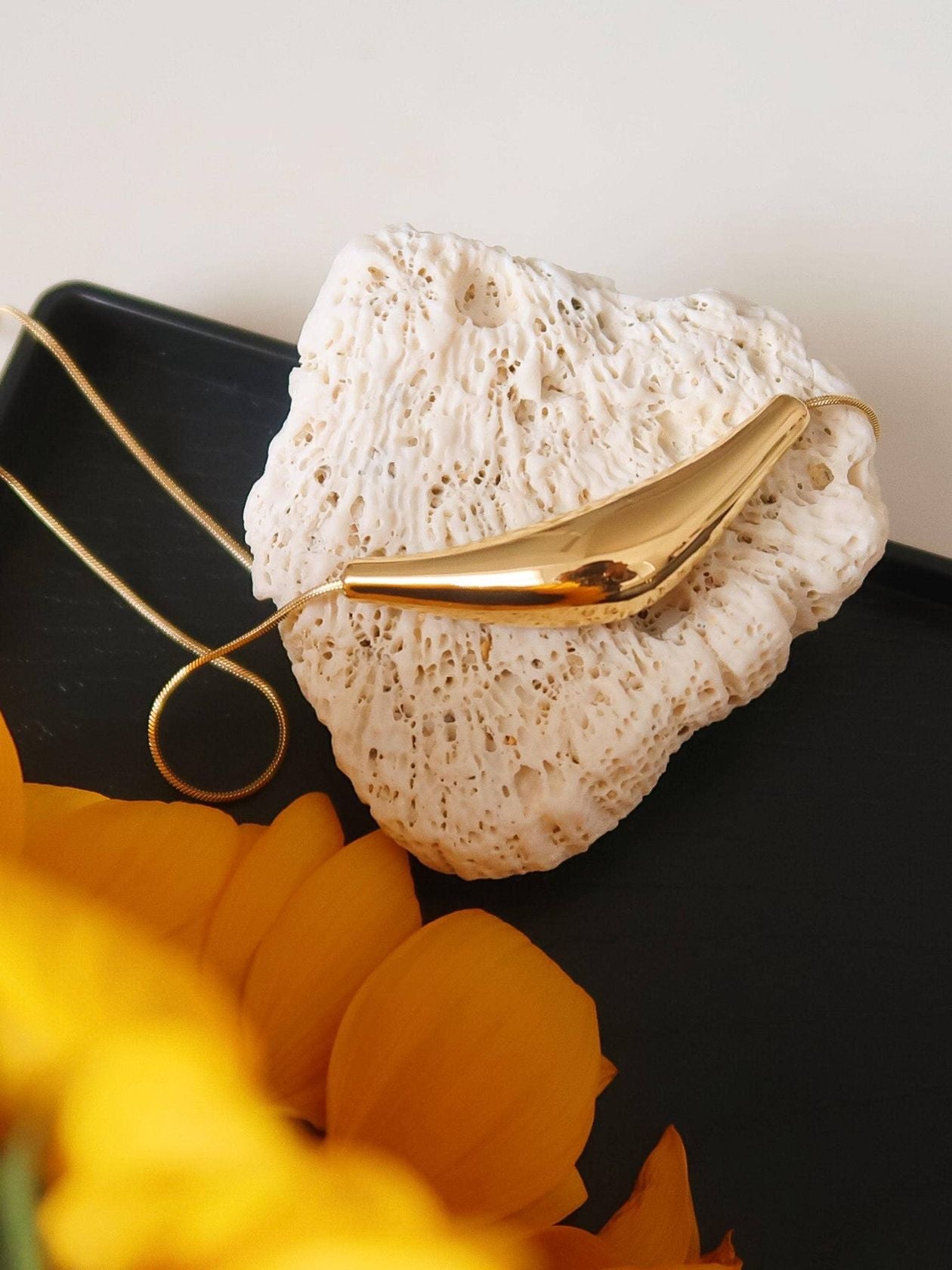 Rose & Lee Co Cendre Curve Necklace, 18k Gold Necklaces
