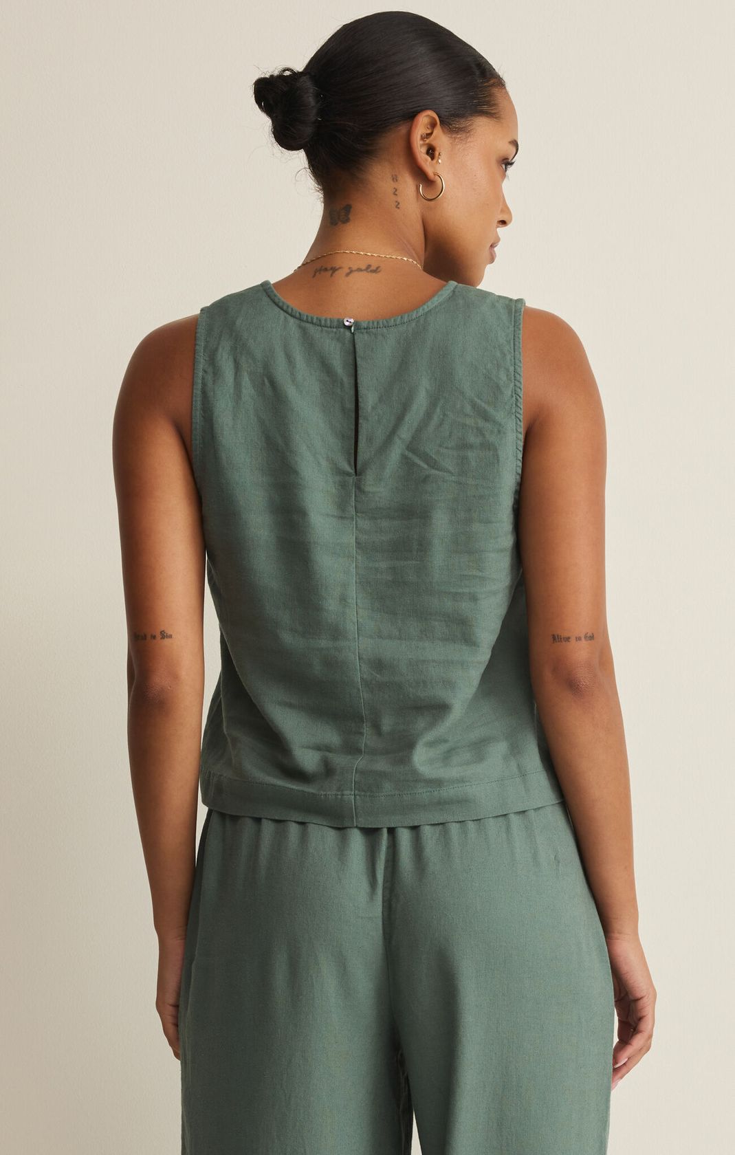 Rose & Lee Co Sloane Linen Tank, Everglade by Z Supply Tanks