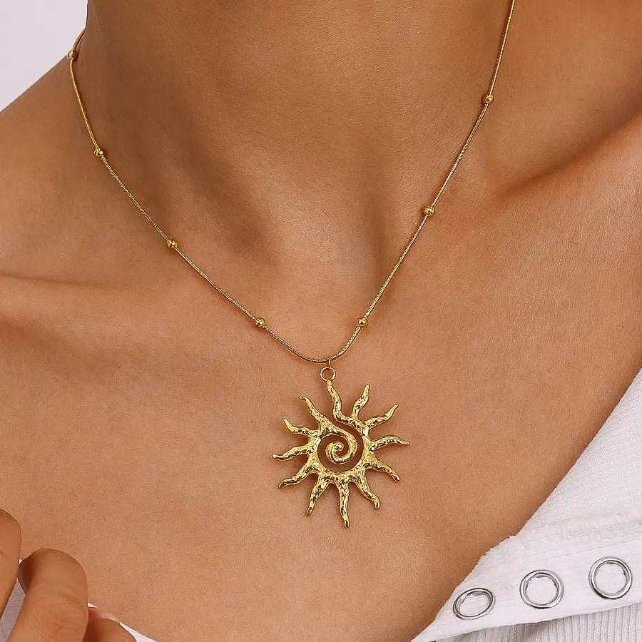 Rose & Lee Co Taiyo Boho Sun Necklace, 18k Gold Necklaces