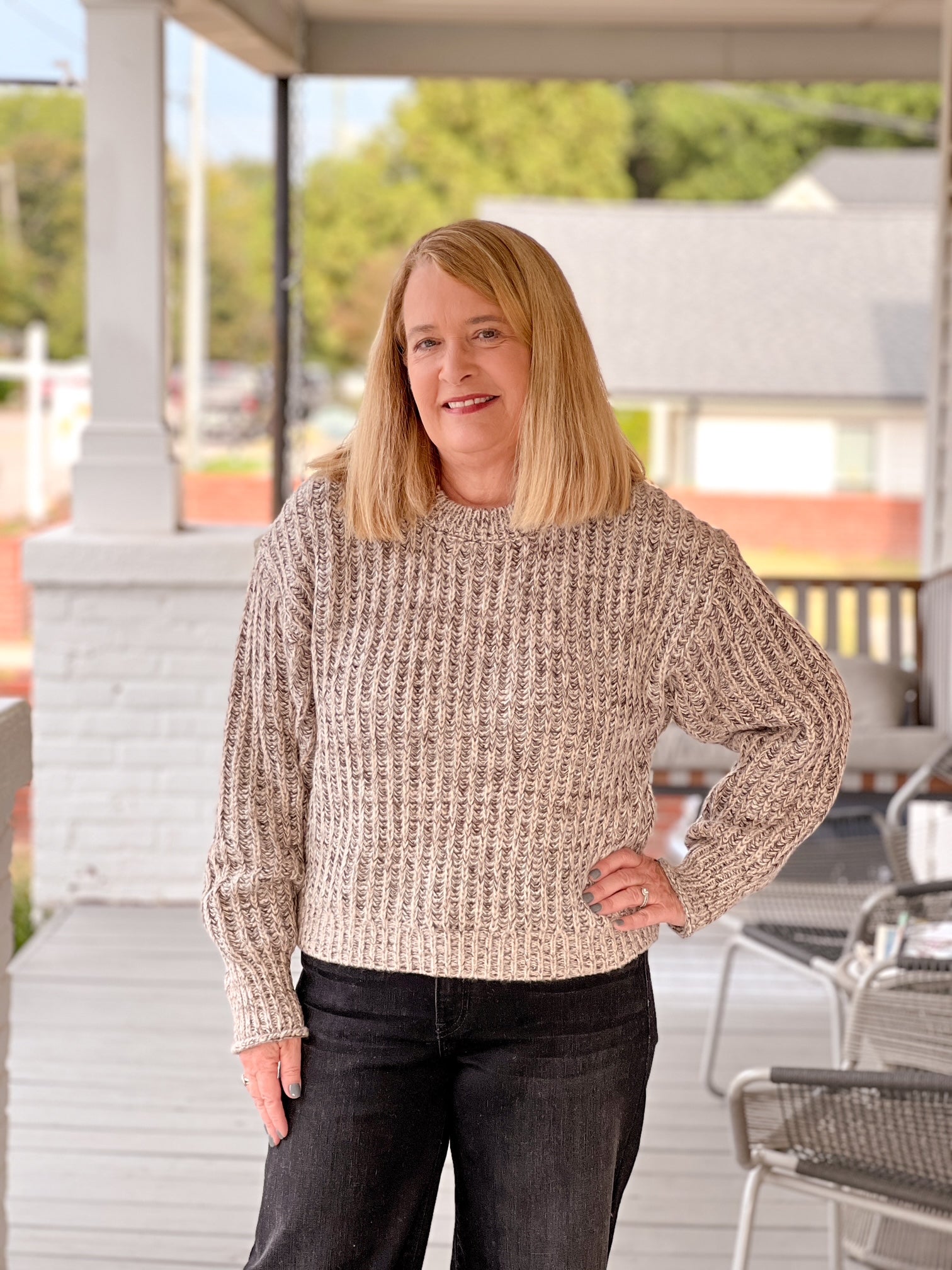 midweight sweater with crew neckline