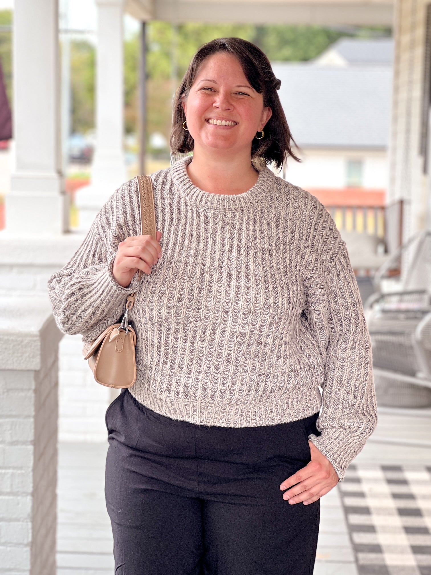midweight sweater with crew neckline