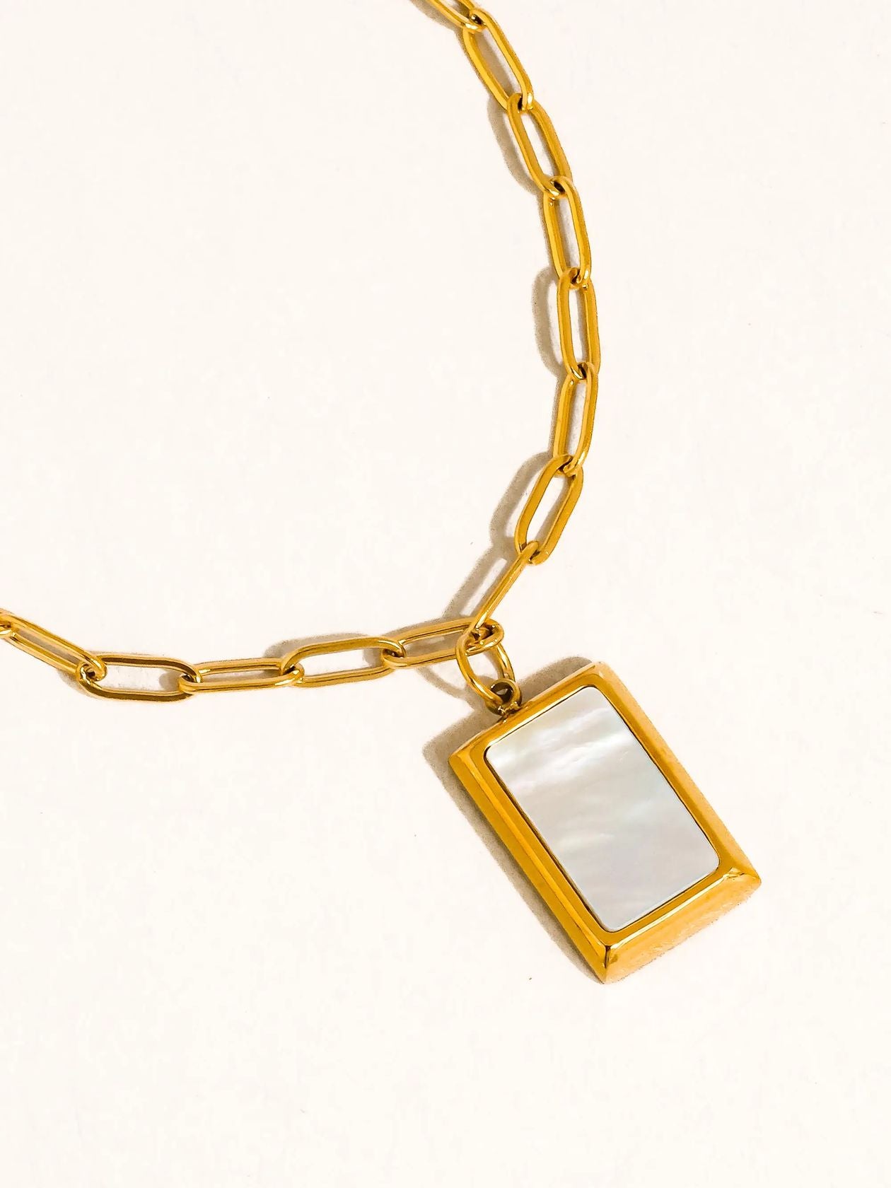 Rose & Lee Co Versa Seashell Necklace, 18k Gold Necklaces